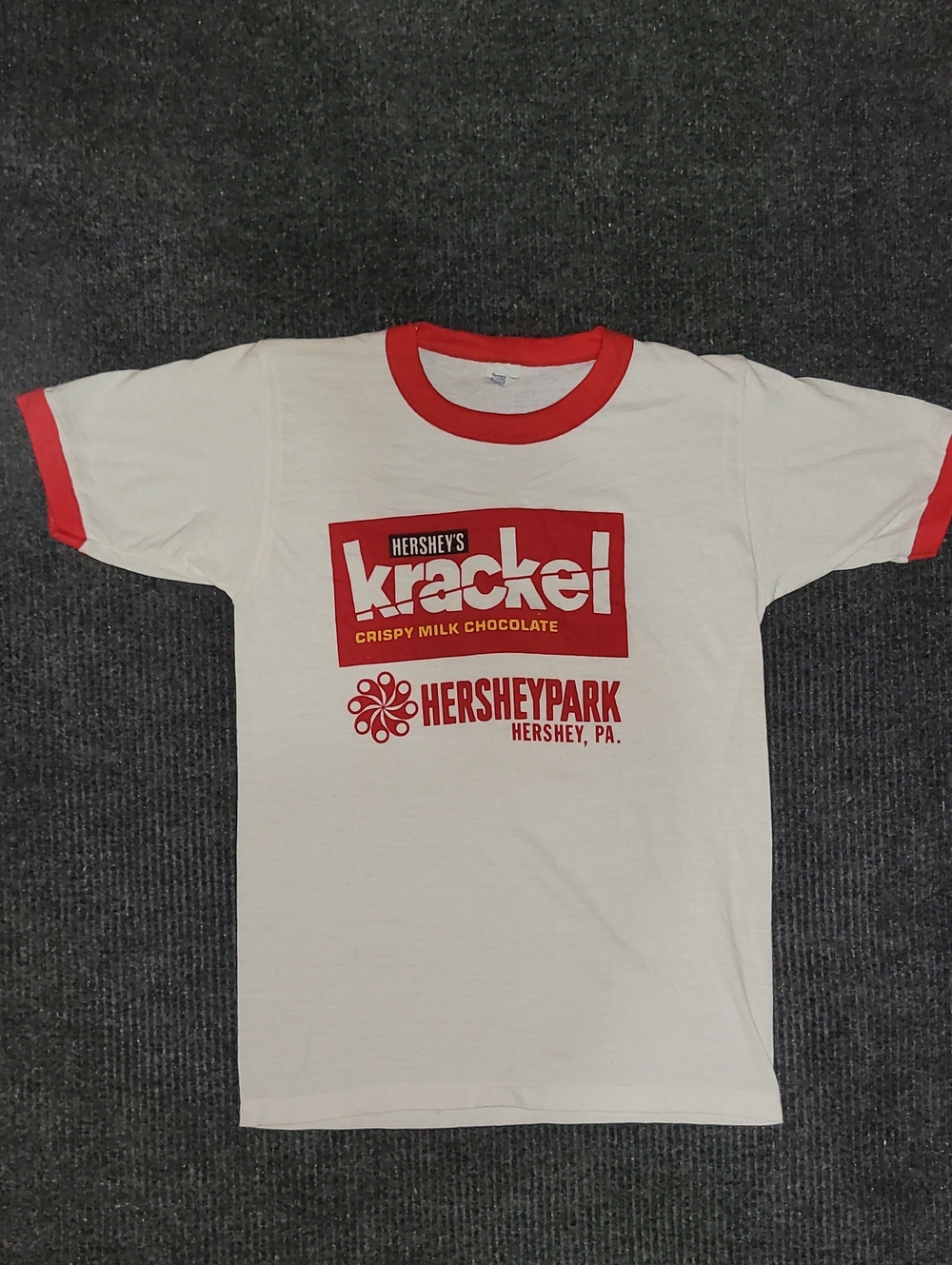 Made In USA. 1980s. Hershey's Krackle. Singlestitch. Men's Medium